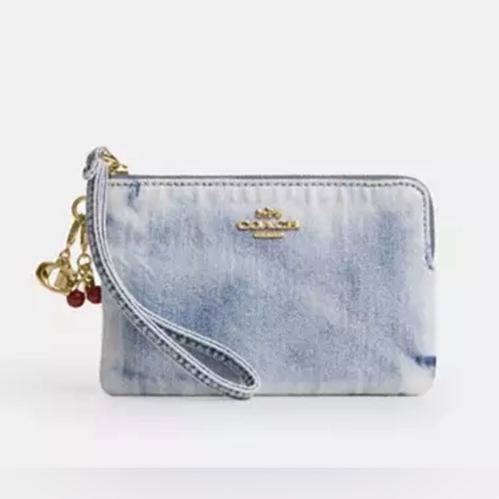 🩵🍒Coach NWT Corner Zip Wristlet In Loved Denim With Charms and Gold Hardware